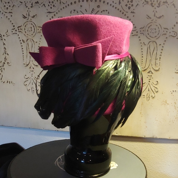 💕Host Pick💕Vintage Purple Feather Union Made Hat - Picture 2 of 8